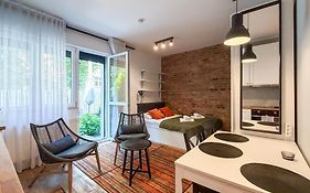 URABN APARTMENTS Studio with garden No 2A Chorzów Katowice FREE PRIVATE PARKING, Self CHECK-IN